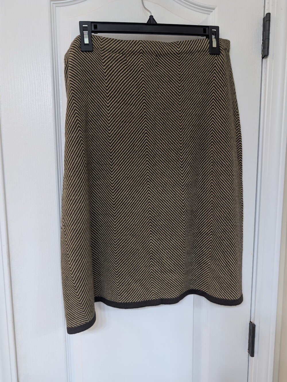 Jones Wear Taupe Herringbone Knit Zip Up Blazer and Matching Skirt - Picture 10 of 10